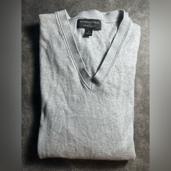 BANANA REPUBLIC Gray Premium Luxe Yarn V-Neck Cotton Cashmere Sweater Men L - Picture 1 of 6